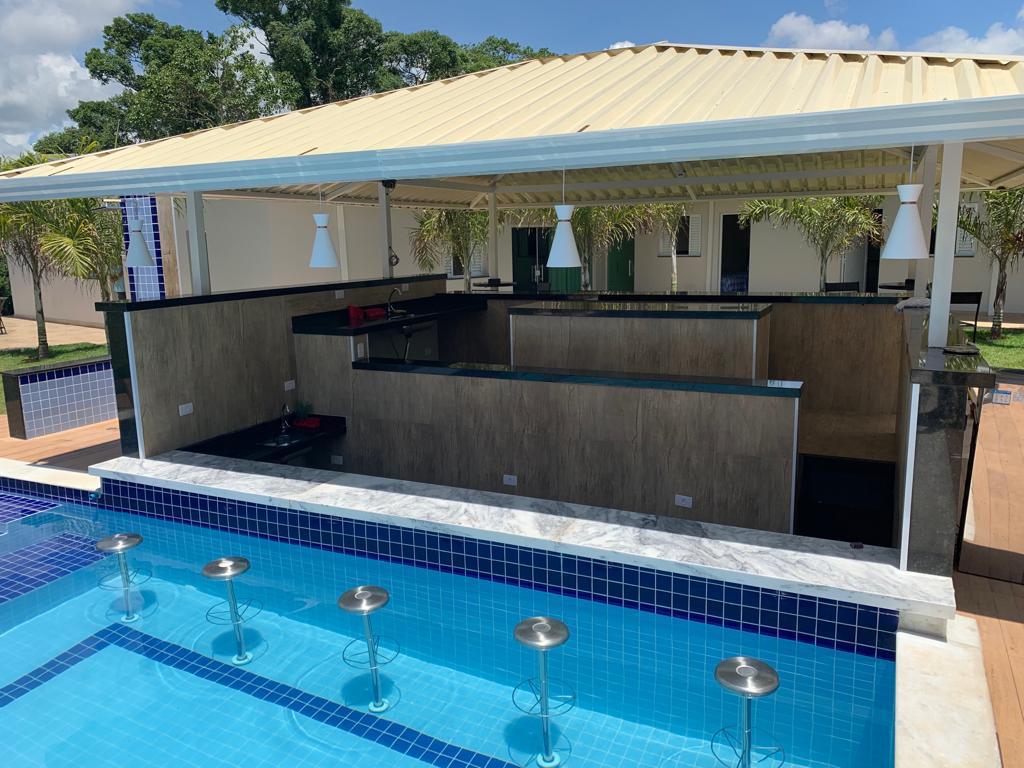 Bar molhado dentro da piscina — Unidade 03